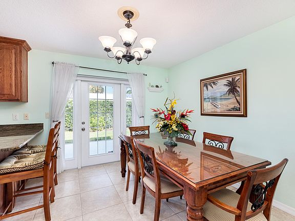 4th image of 358 Coral Dr