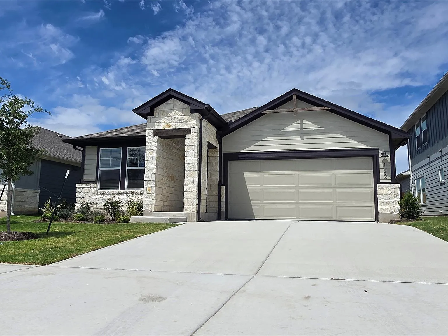 4 bed, 3.0 bath, 2012 sqft, $2,235 — Photo 1