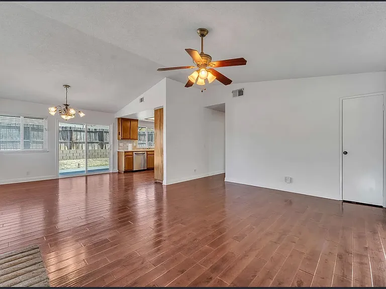 2302 Edam St — Photo 27