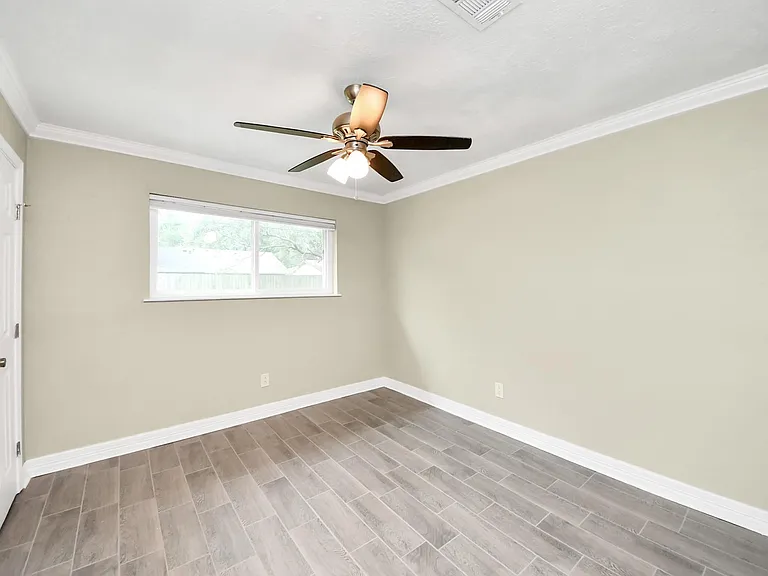 1104 N Heron Dr — Photo 21
