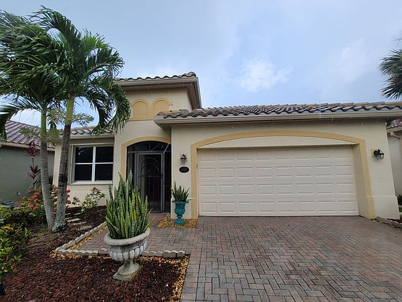 2nd image of 21687 Belvedere Ln