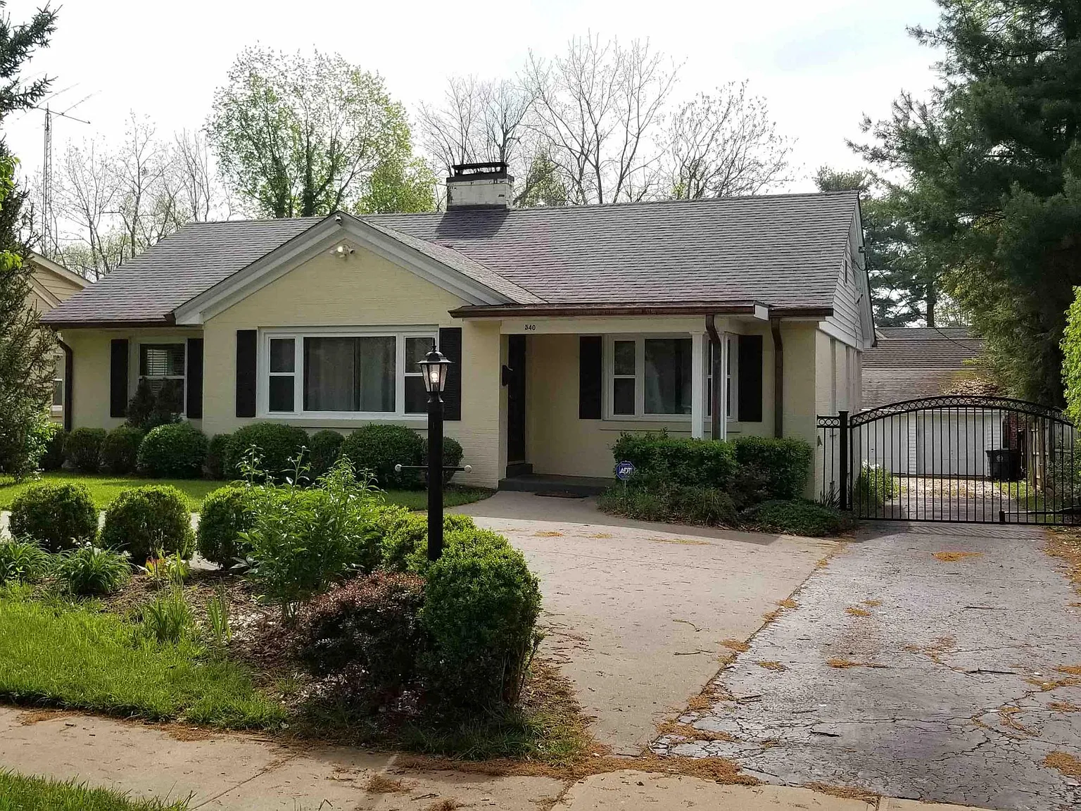 3 bed, 2600 sqft, $3,000 — Photo 2