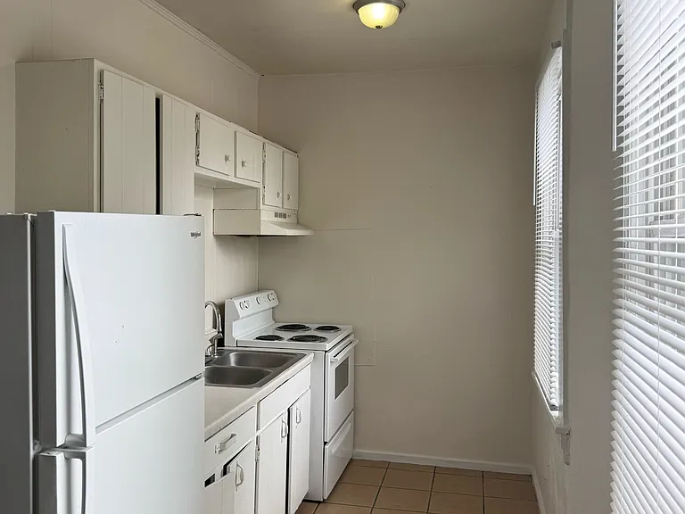 1020 Jamison Ave NE #4 — Photo 4