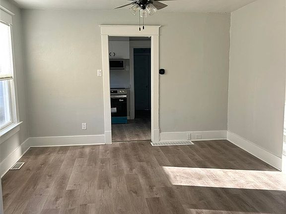 5th image of 221 W Main St