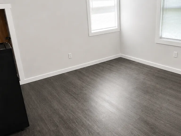 671 E Court St #8 — Photo 3