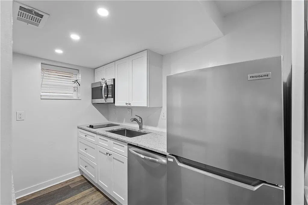 Studio, 1.0 bath, 700 sqft, $1,395 — Photo 4