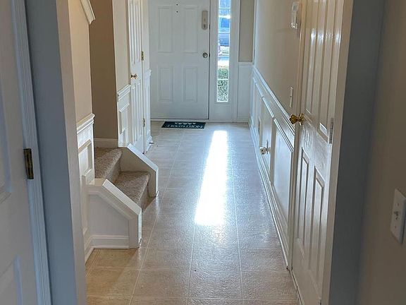 2nd image of 11 Crenshaw Ct