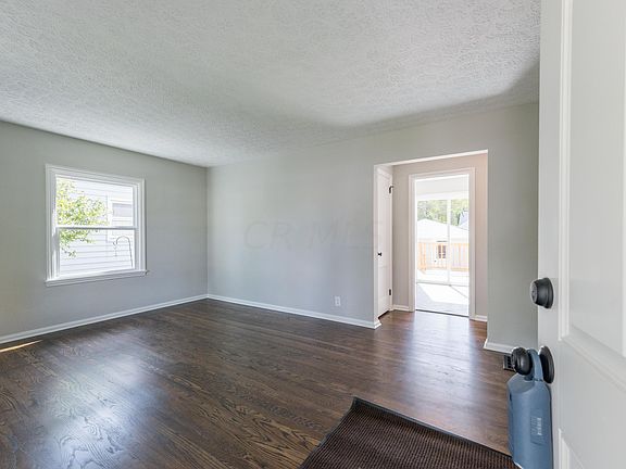 3rd image of 257 E Jeffrey Pl