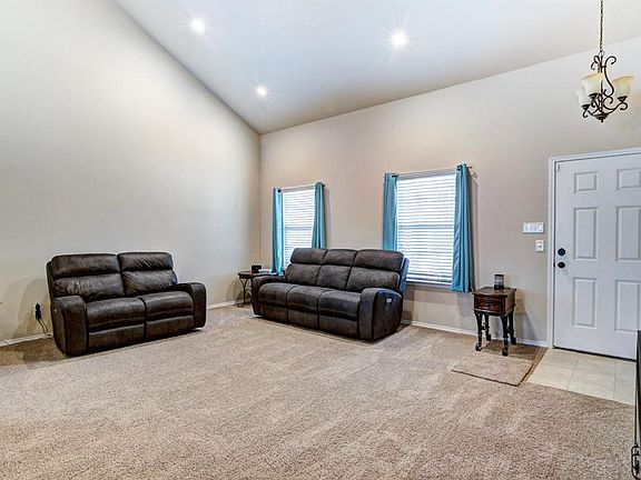 5th image of 507 Hawthorn Dr
