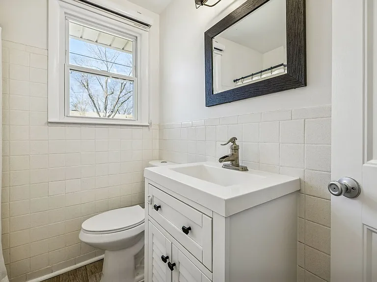 833 Rose Park Dr — Photo 16