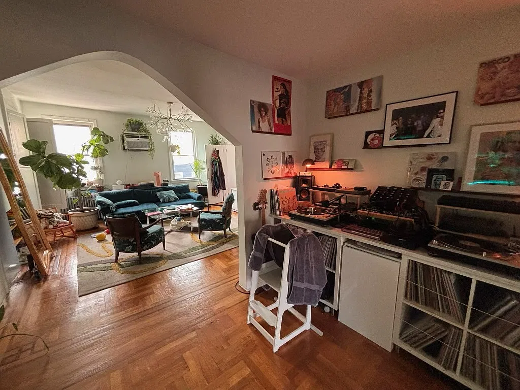 384 Manhattan Avenue — Photo 3