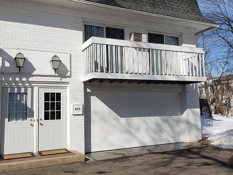 429 Dexter St — Photo 2