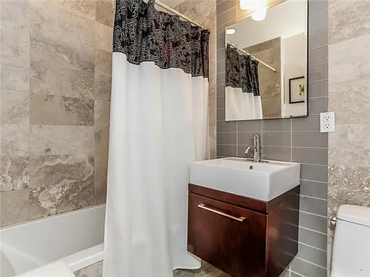 Sold by Avenue Sotheby's International Realty | media 31