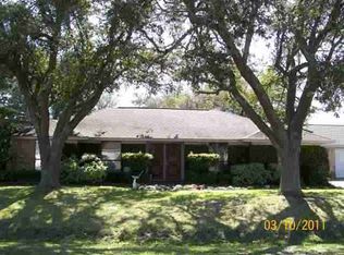 7110 Hayman St, Groves, TX 77619