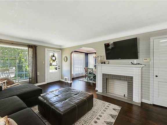 4th image of 16408 Southland Ave