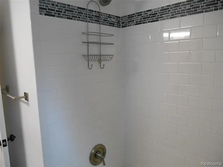 1440 W Elmwood Ave — Photo 12