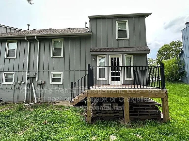 1420 SE 7th Pl — Photo 35