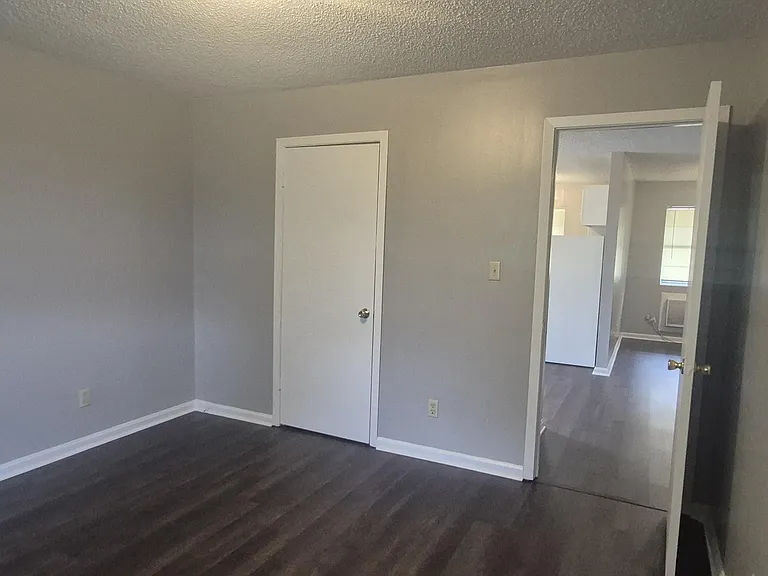 2710 S Taft St — Photo 8