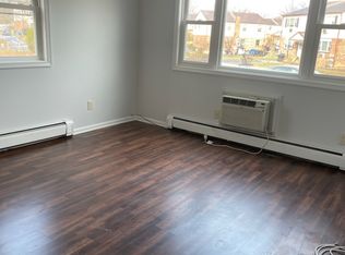 1 Aston Ct, Aston, PA 19014