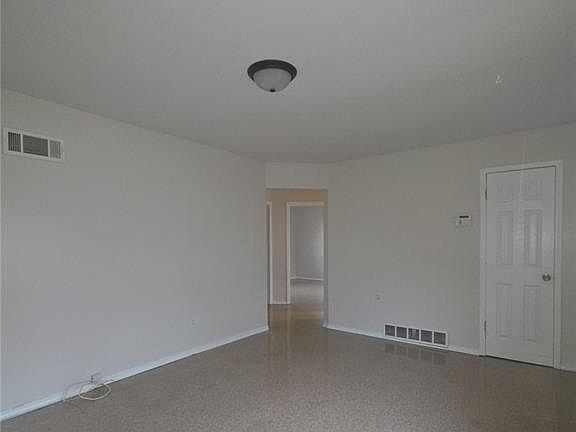 5th image of 9808 Lorna Ln