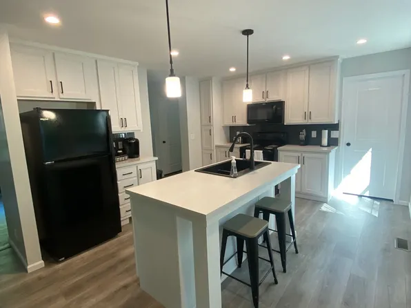 6209 McKinley St, Coloma, MI 49038