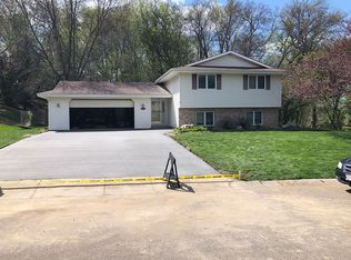 6295 Chesshire Ln N, Maple Grove, MN 55311