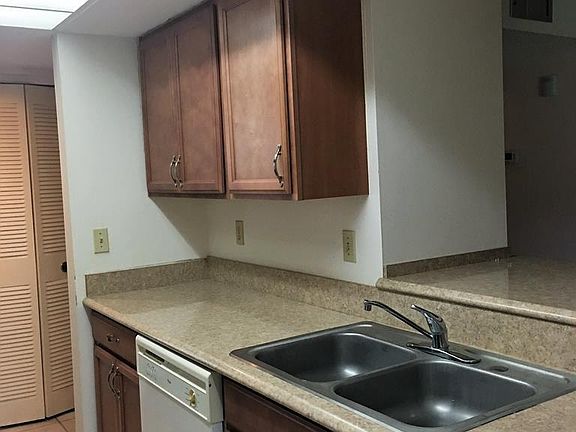 5th image of 304 Palm Coast Pkwy NE APT 103