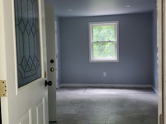 entryway/mudroom/laundry hook up