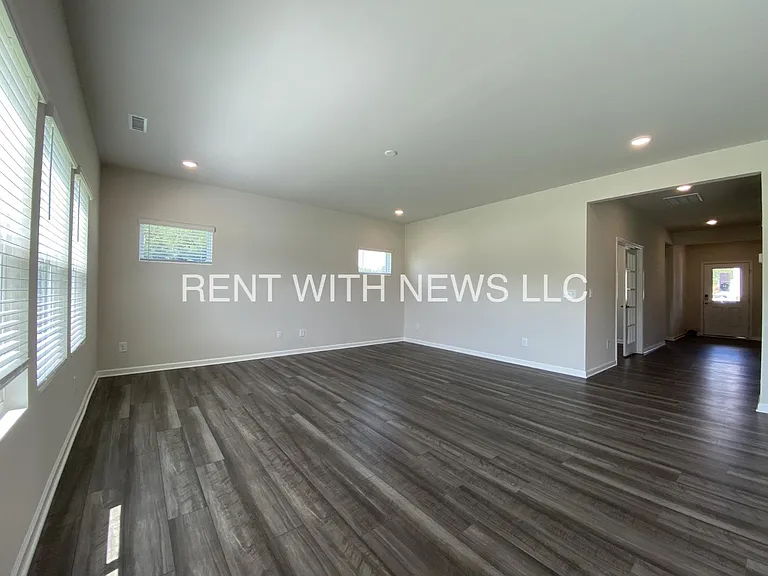 797 Riguard Way — Photo 15