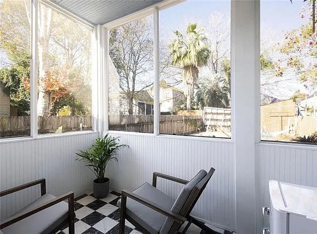 2833 Carondelet St — Photo 10