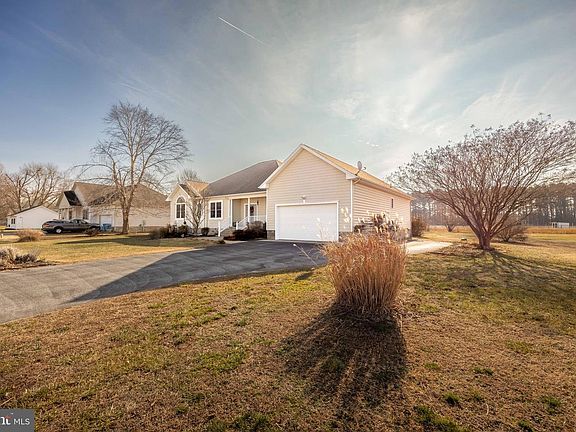 3rd image of 1622 Crawford Dr