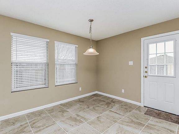 5th image of 3909 Fox Run Dr