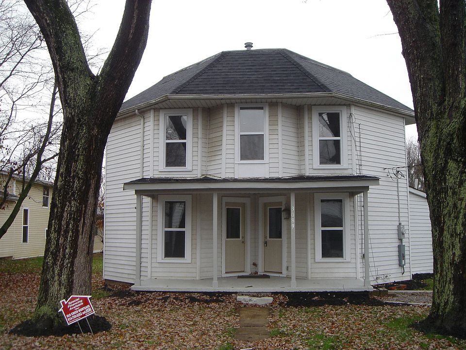 Completely remodelled 2 story home in Lockbourne.