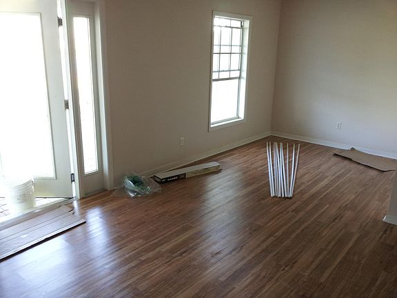 Living room w new pergo floor, Bedrooms are cream colored c