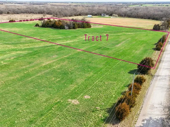 2 N 1st Rd, Baldwin City, KS 66006