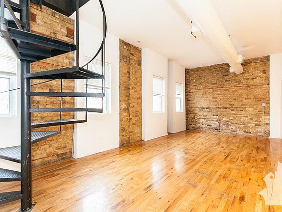 3rd image of 2044 W Dickens Ave
