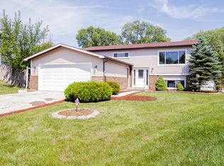 18729 Oakwood Ave, Country Club Hills, IL 60478