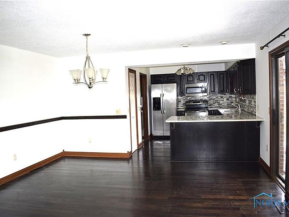 3rd image of 2027 Bluestone Dr