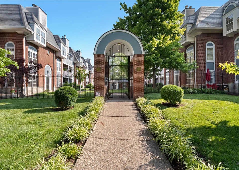 1st image of 4225 W Pine Blvd APT 12
