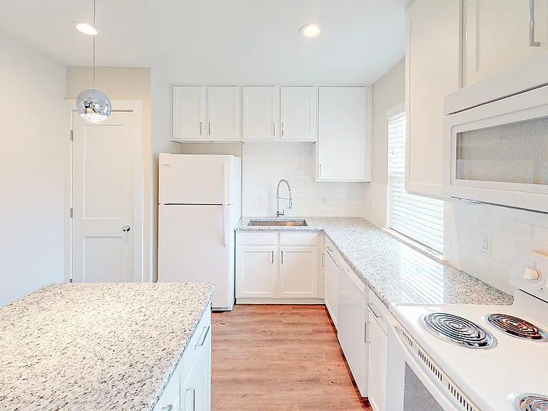 Mosswood Apartments — Photo 64