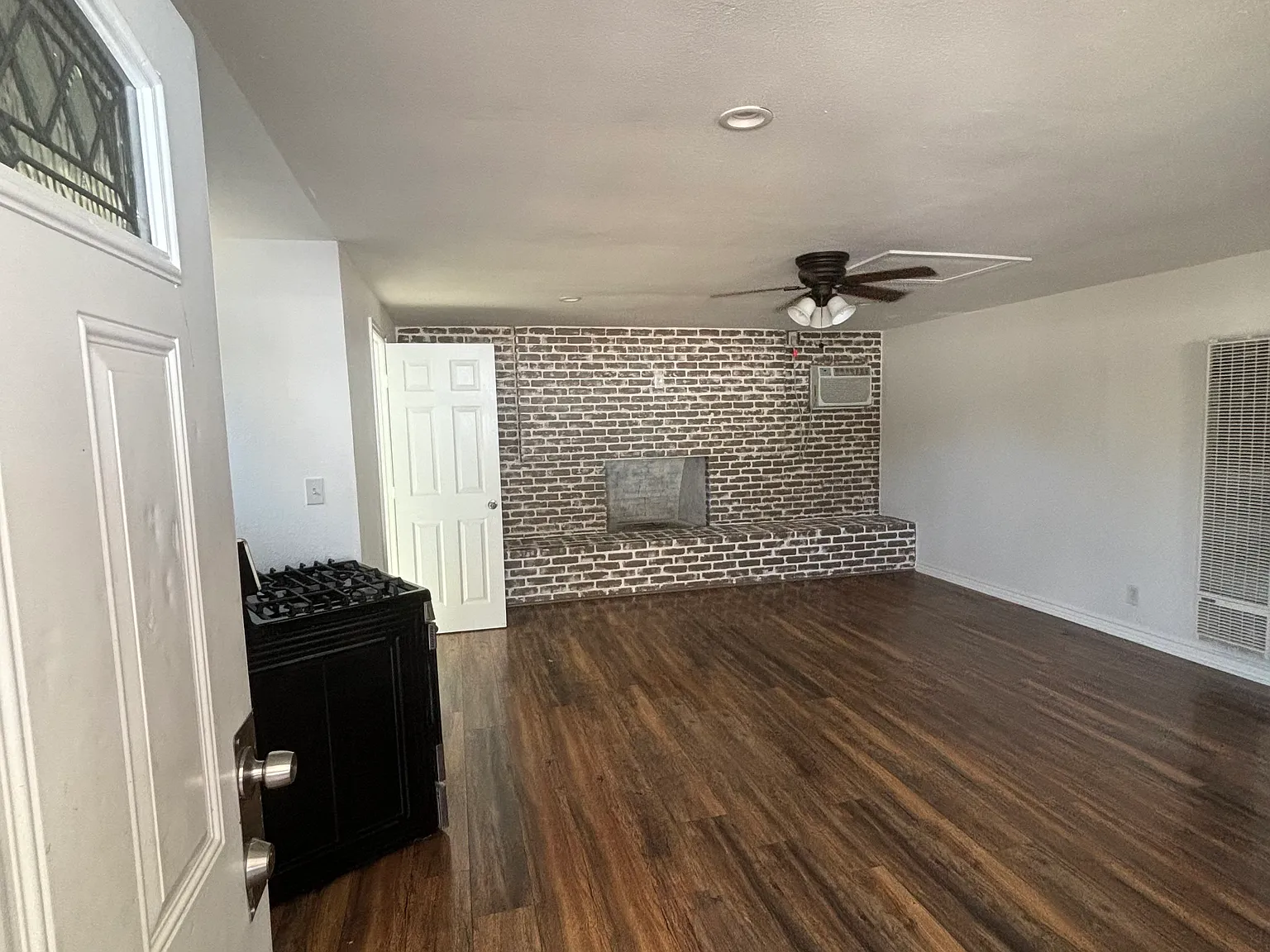 1 bed, 500 sqft, $1,800 — Photo 4
