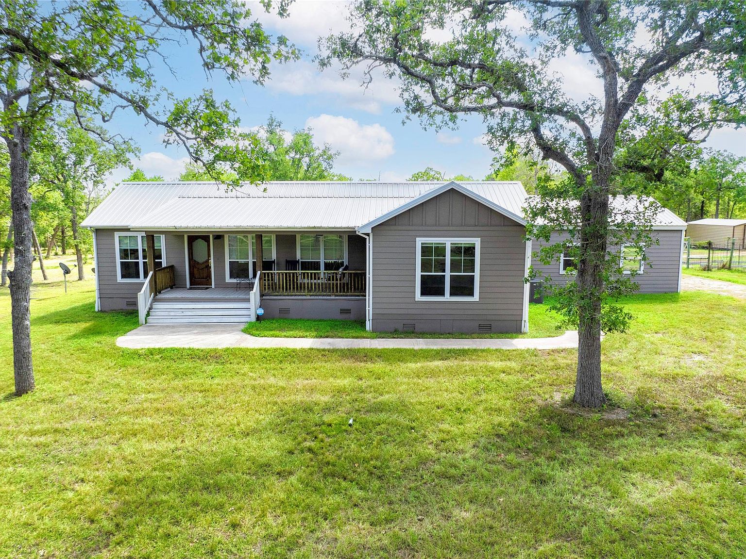 5689 County Road 132, Hallettsville, TX 77964 | MLS #28676583 | Zillow