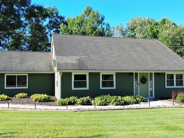 240 Claridon Rd, Chardon, OH 44024