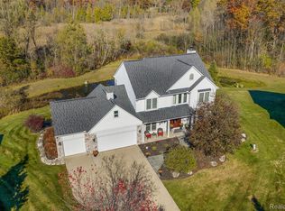 2814 Waldon Park Dr, Orion, MI 48359