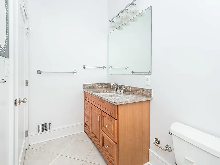 2201 E Fairmount Ave #A — Photo 26