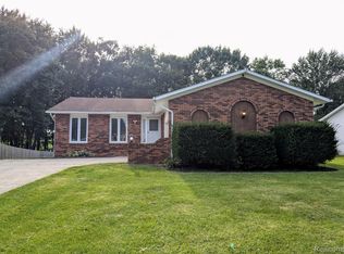 270 W Winds Dr, Almont, MI