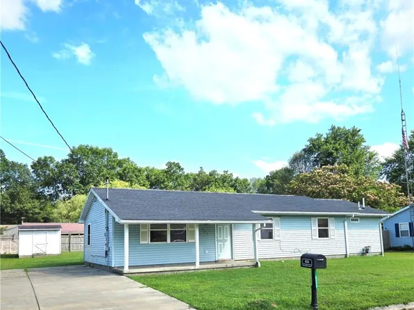 423 Washington Dr, Mineral Wells, WV 26150