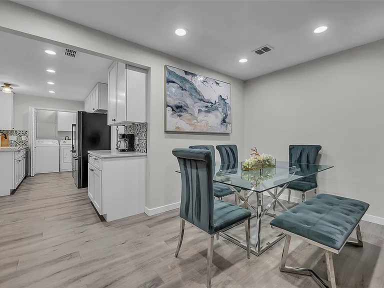 3400 Laguna Dr — Photo 7