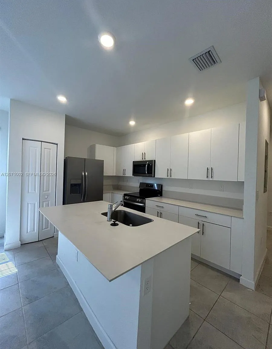 4 bed, 3.0 bath, 1615 sqft, $2,700 — Photo 3