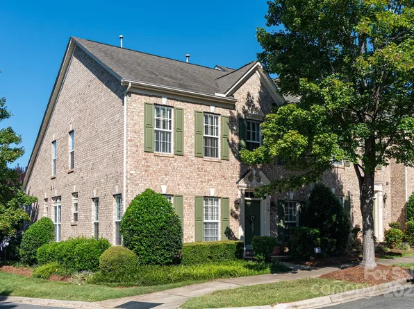 415 Magnolia St, Davidson, NC 28036